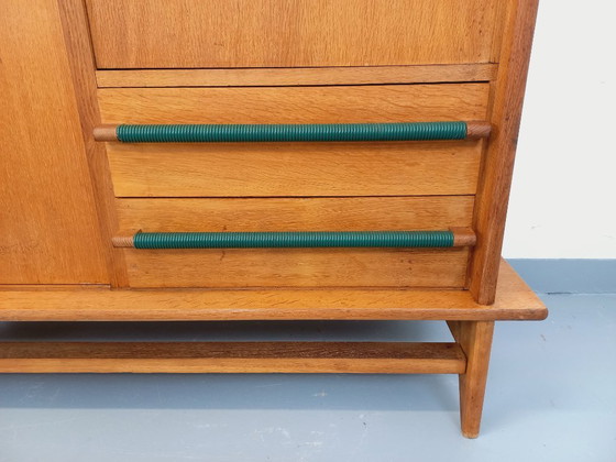Image 1 of Armario antiguo de madera de roble de los años 50/60.