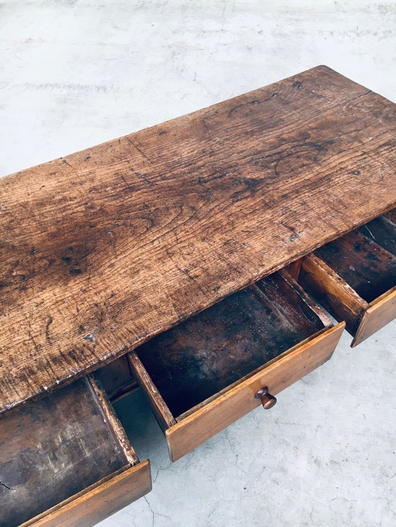 Image 1 of Antiker niedriger Konsolentisch oder Couchtisch im spanischen Volkskunststil