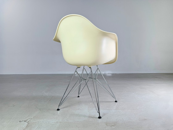 Image 1 of Set of 4 Vitra Chairs Charles & Ray Eames Plastic Armchair Dar Re