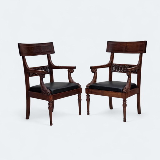 Jaren 1920-1930, Set van 2 fauteuils, ontwerp naar Georges Jacob, gesneden teakhout, leer, opnieuw gestoffeerd.