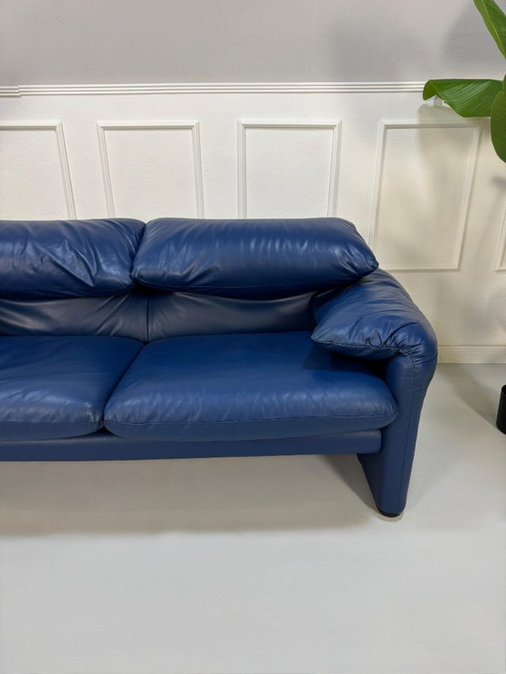 Image 1 of Divano di design Cassina Maralunga 2 posti in pelle blu