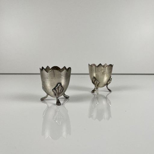 Coppia di portauova antichi a treppiede in alpacca, stile Art Nouveau, circa 1900-1925 – tafelaccessoires, Metal, Vintage