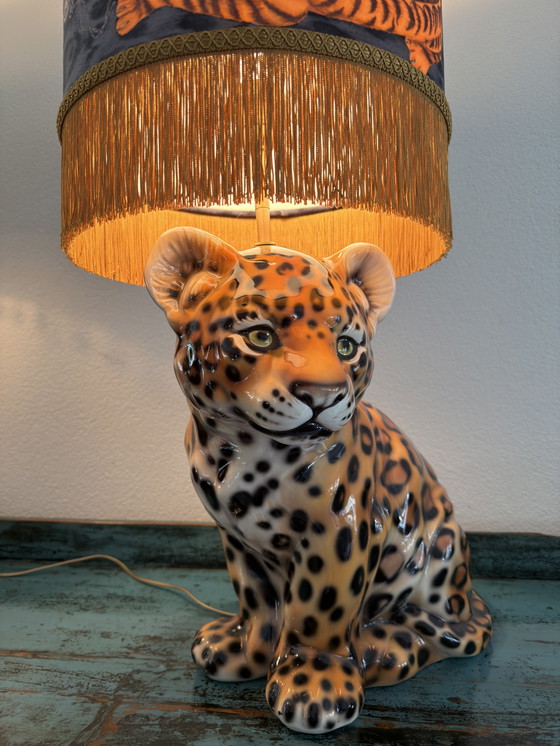 Image 1 of Lampada a forma di ghepardo in ceramica fatta a mano con paralume in velluto