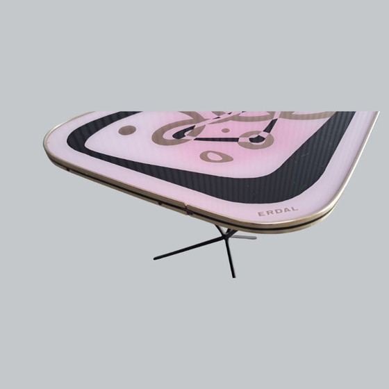 Image 1 of Erdal-Beistelltisch aus der Mitte des 20. Jahrhunderts – rosa Emaille – Belgien, 1950er Jahre