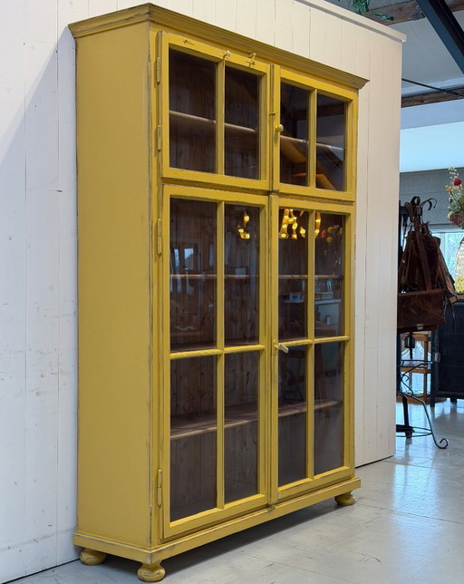 Vintage gele vitrinekast hout | Wandkast | Buffetkast 