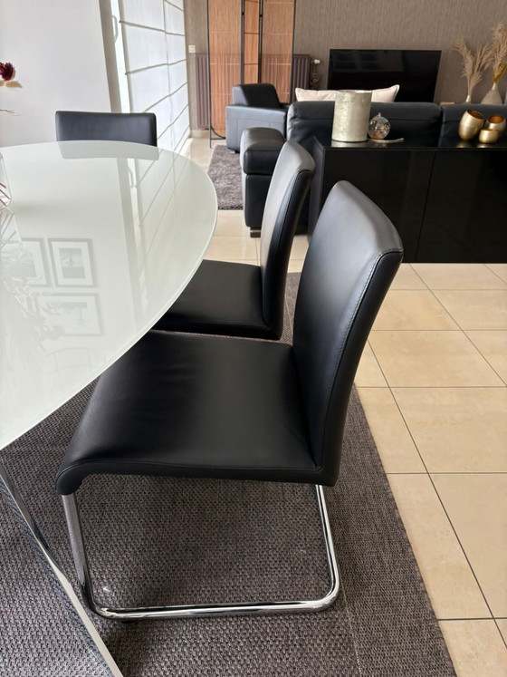Image 1 of Ovale tafel van 220 x 110 cm en 6 Hulsta stoelen