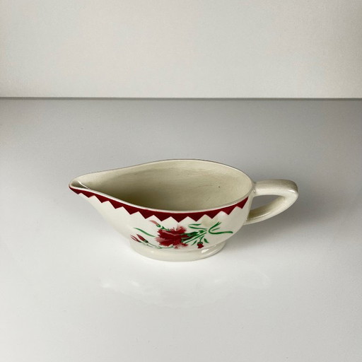 Sarreguemines "Oeillet" Sauceboat, 1920-50