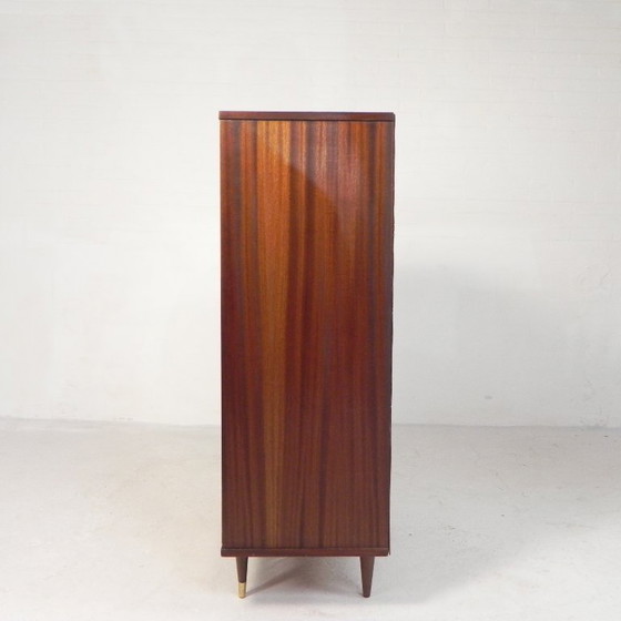 Image 1 of Vitrina de estilo futurista con puertas correderas de cristal, Bélgica, década de 1960.