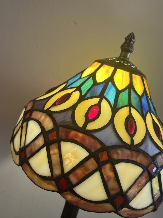 Image 1 of Vidrieras Tiffany Twenties Style Lámpara de mesa Motivo de plumas de pavo real
