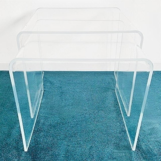 Image 1 of Mid-century Italiaanse plexiglas bijzettafels acryl space age nesting set 1970's
