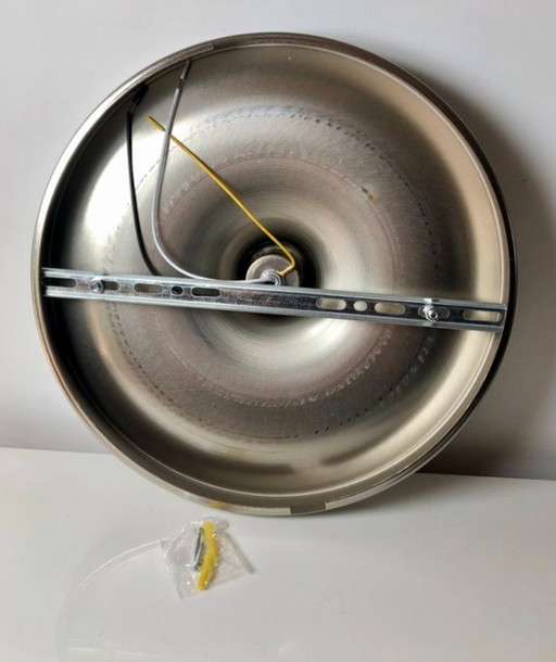 Applique da parete a disco modernista nello stile di Charlotte Perriand – UFO spaziale argentato – Diametro 35 cm