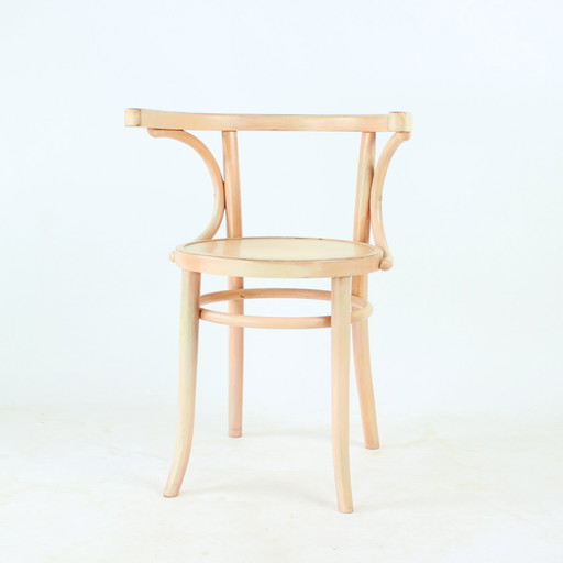 Michael Thonet No. 24 Bentwood Chair By Ton In Pink, Czechoslovakia 1950s
