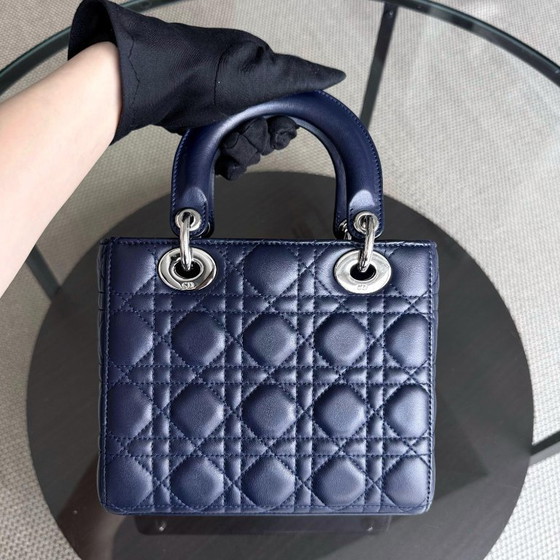 Image 1 of DIOR LADY SMALL FLAP - PELLE DI AGNELLO CANNAGE BLU SCURO CON DETTAGLI ARGENTO
