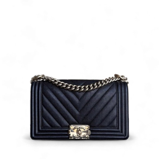 Chanel Boy Medium - Caviar 25CM generfd kalfsleer met chevronpatroon in zwart met gouden hardware