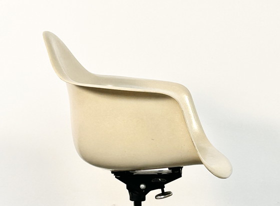 Silla Herman Miller DAT Fibra de Vidrio Herman Miller Milacron Años 60 – Sillas giratorias, Fiberglass (photo 8 of 10)