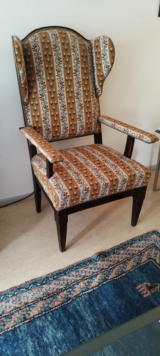 Biedermeier Display Cabinet and Chairs with Small Table – Glass, Textile (photo 3 of 5)