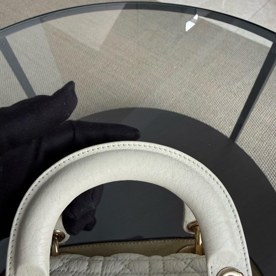 Image 1 of DIOR LADY MINI - PELLE DI VITELLO GRAMMATIZZATA CANNAGE, DETTAGLI IN ORO BIANCO