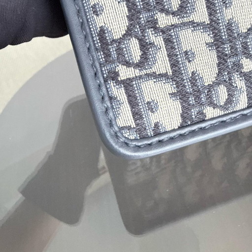 DIOR 30 MONTAIGNE - MONOGRAMMA CON FERRAMENTA DORATA E CINTURINO
