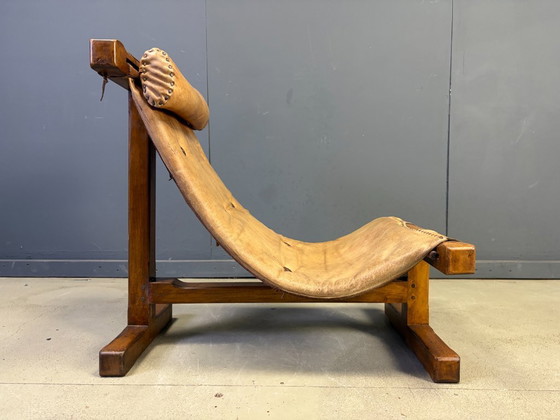 Vintage brutalistische Braziliaanse fauteuil uit de jaren 60. – Stoelen / fauteuils, Leather, Wood (photo 7 of 16)
