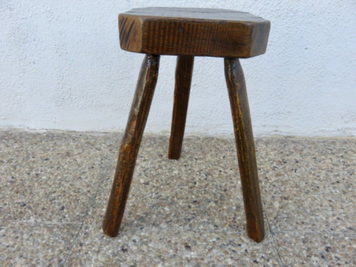Driepotige boerenkruk van massief hout, jaren 50 60