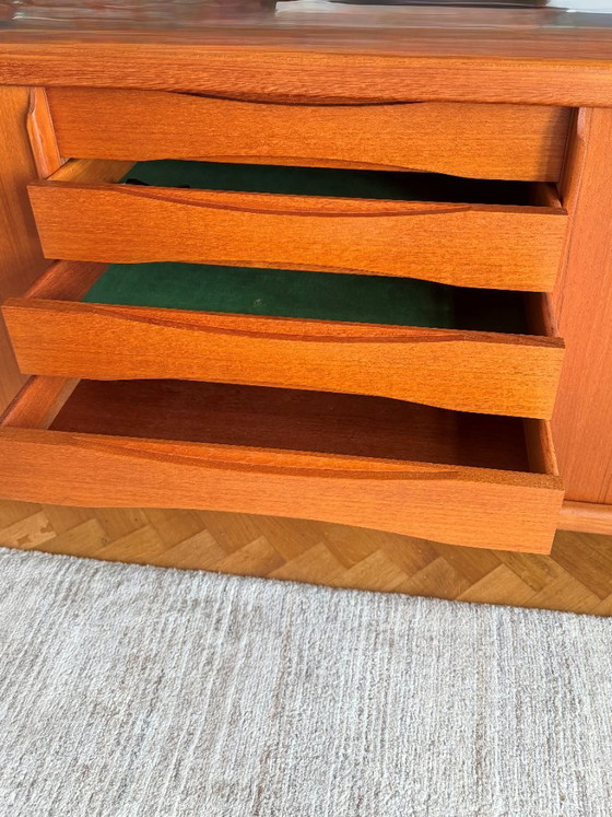 Aparador Danés de Teca con Puertas de Tambor – Dyrlund, Aparadores, Wood (photo 4 of 5)