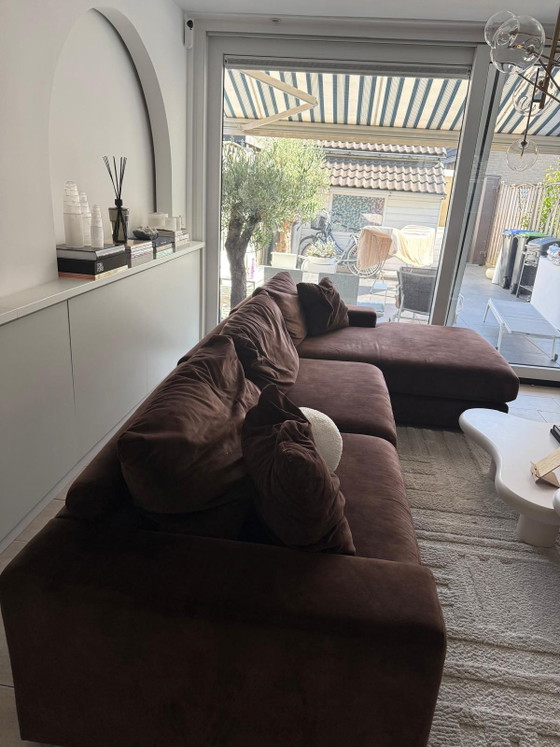Geräumiges Ecksofa aus schokoladenbraunem Samt mit Chaiselongue – 3-5 Sitzer Sofas, Velvet, Plastic (photo 2 of 10)
