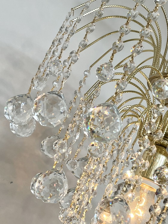 Image 1 of Lustre en cristal Swarovski strass de grande taille, orné de strass Swarovski.