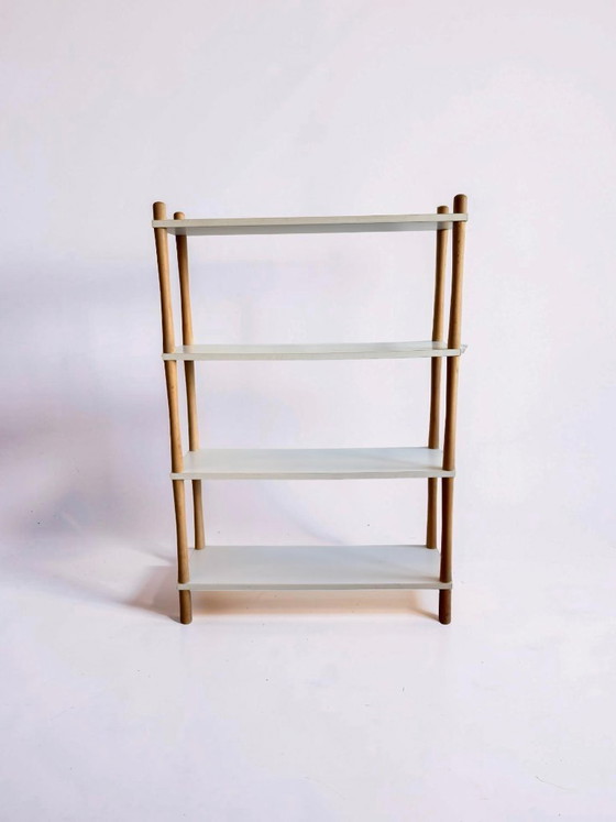 Image 1 of Vintage stokkenkast met witte planken