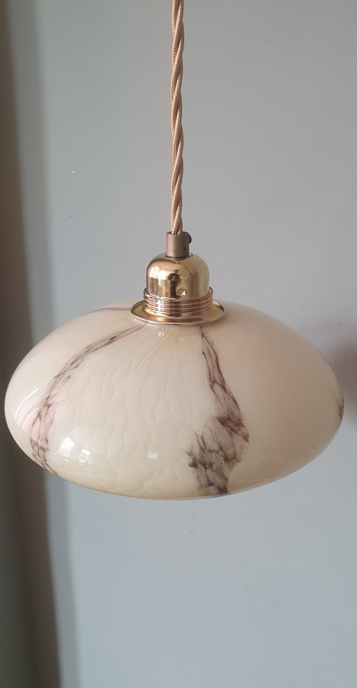 Lámpara colgante vintage de cristal opalino con efecto mármol, estilo Art Déco.