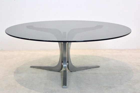 Artifort Ronde Salontafel van gerookt glas en aluminium, Koffietafelboeken (foto 2 van 7)
