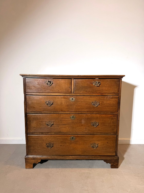 Cassettiera antica inglese in rovere con ferramenta in ottone. – Cassettiere, Wood (photo 6 of 6)