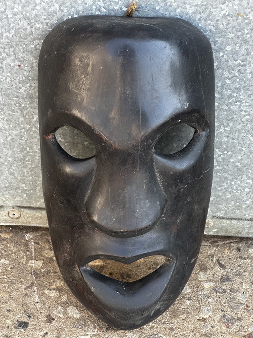 Masque Africain en bois sculpté - XX e siècle 