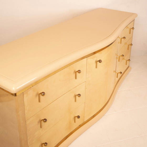 Luciano Frigerio Nettuno Credenza Curva in Pergamena per Frigerio di Desio 1970 – Cassettiere, Brass (photo 16 of 27)