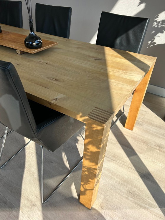 Image 1 of Tavolo Pilat & Pilat da 250 cm in legno massello di olmo, ideale per pranzi e conferenze.