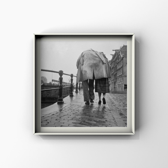 1x "Two under one coat", "High water, Amsterdam 1951". – Photography, Paper (photo 4 of 5)