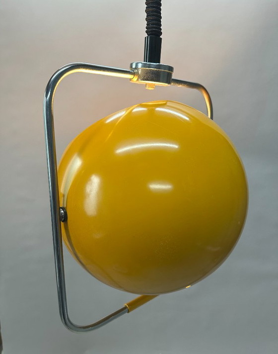 Image 1 of GEPO Space Age eyeball hanglamp – geel, jaren ’60