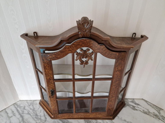 Image 1 of hangvitrinekastje