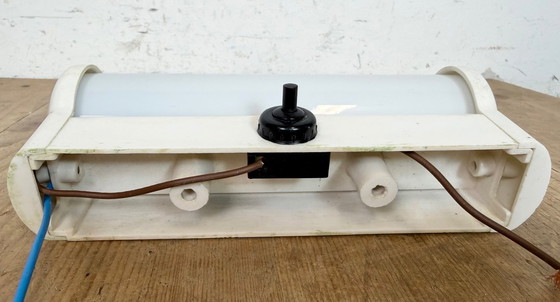 Image 1 of Applique industriale in bachelite bianca con vetro opalino, anni '50