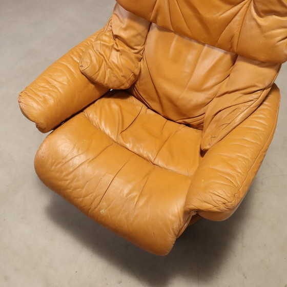 Ekornes Armchair with Footstool – Leather (photo 7 of 13)