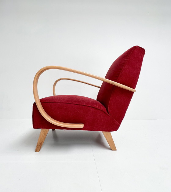 Image 1 of Fauteuil Jindrich Halabala remis à neuf, années 1950