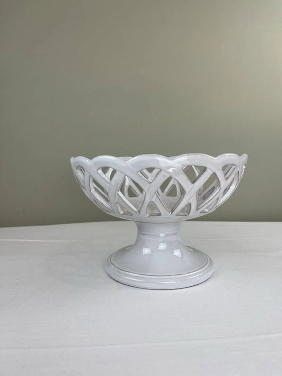 Opengewerkte fruitschaal gesigneerd Lallier uit Moustier – Schalen, Porcelain (photo 9 of 9)
