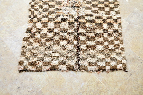 Image 1 of Vintage Checker Zemmour ROud maar tijdloos, dit vintage Zemmour-kleed heeft een opvallend ruitpatroon – 240 x 140 cm | Zwart &am