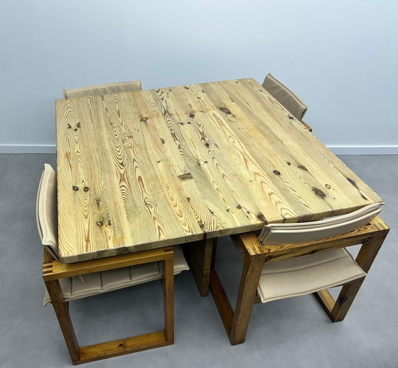 Image 1 of Vintage grote massief grenenhouten eettafel 130 x 130