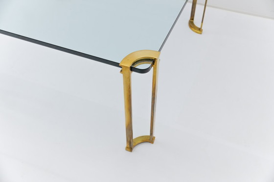 Image 1 of Tavolino da caffè vintage in ottone e vetro attribuito a Peter Ghyczy, anni '70