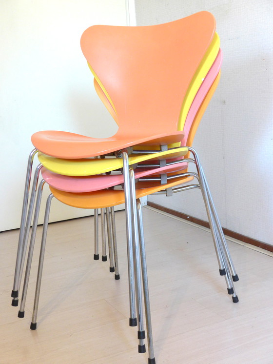 Image 1 of 4x Butterfly Chairs Series 7 By Arne Jacobsen For Fritz Hansen