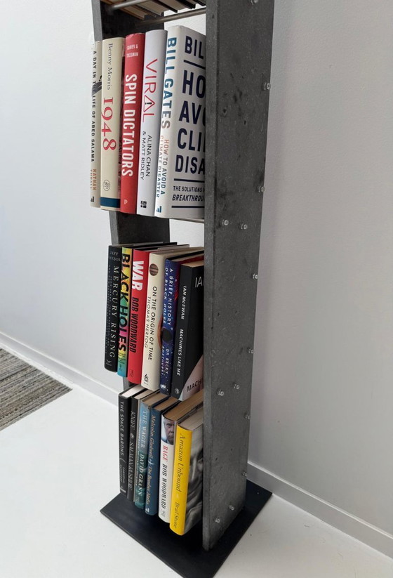 Image 1 of Porte-CD Pol Quadens utilisable comme bibliothèque