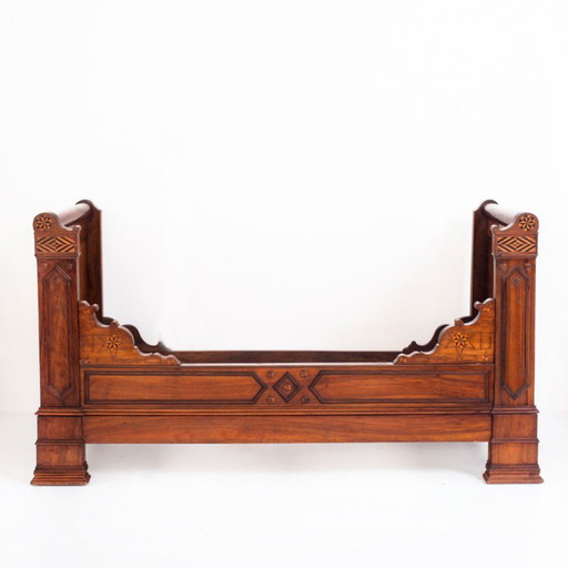 Bed made of solid walnut with marquetry details. France, 1930s – eenpersoonsbedden, Wood (photo 2 of 19)