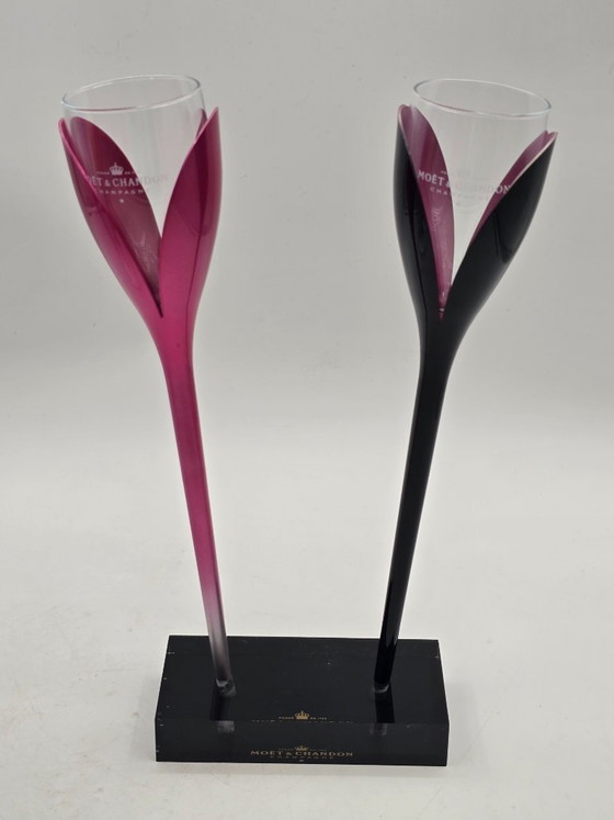 Image 1 of Champagne flutes in houders Moët & Chandon