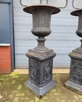 Grandi vasi antichi in ghisa su piedistallo, Mobili da giardino, Ferro, Nero, Vintage (foto 4 di 14)