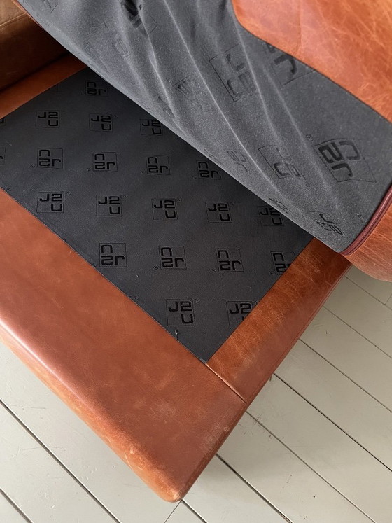Viersitzer-Sofa aus cognacfarbenem Leder – J2U, Leather (photo 6 of 6)